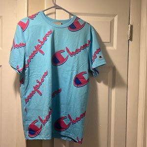 Champion t-shirt vibrant beautiful color In excellent condition